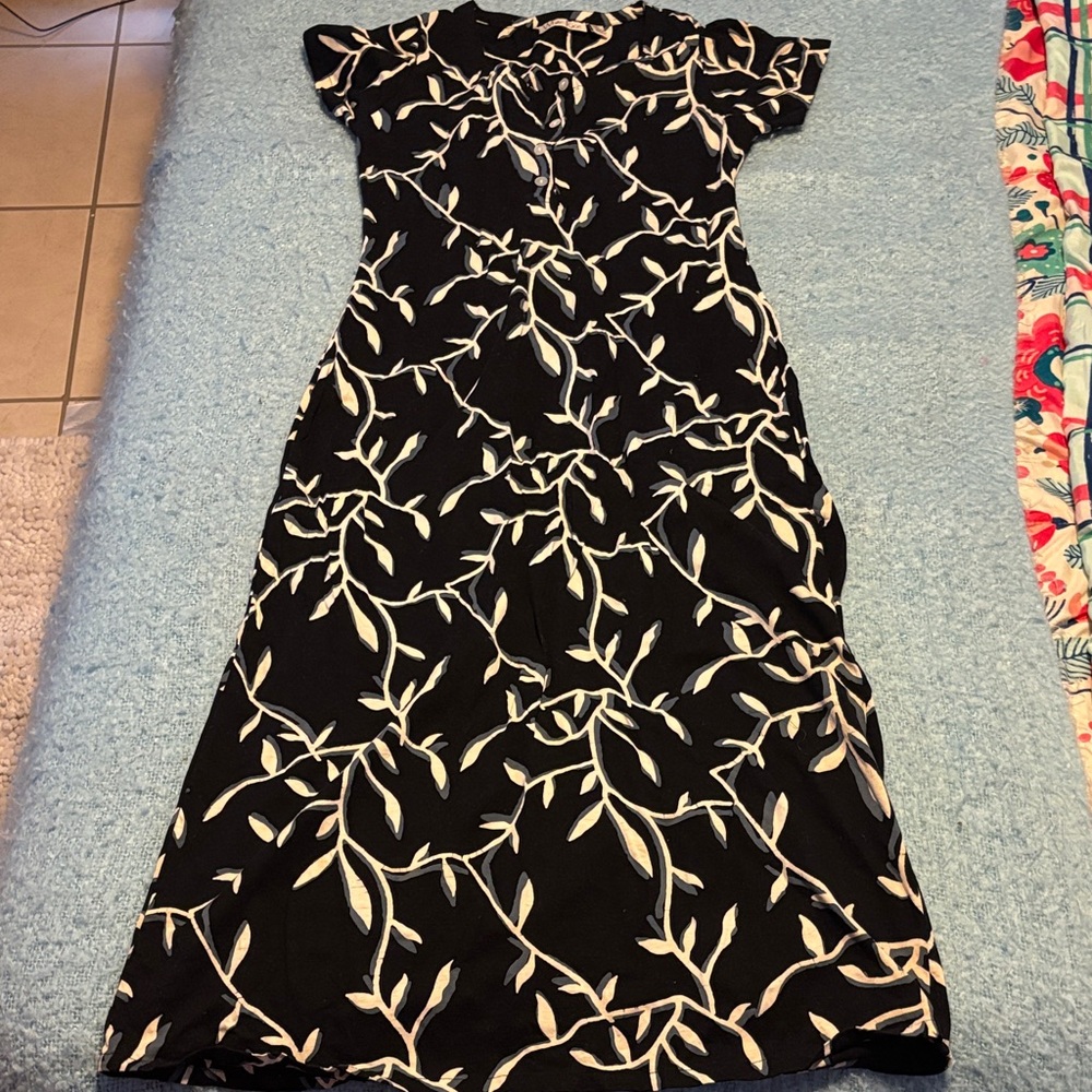 Chic Black and White Leaf Pattern Midi Dress